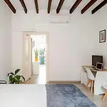 Daire Stylish Flat Near Duomo - Metro 50 M - 4 Guests Milano