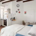 Stylish Flat Near Duomo - Metro 50 M - 4 Guests Milano