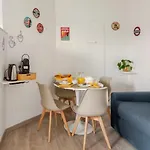 Daire Stylish Flat Near Duomo - Metro 50 M - 4 Guests Milano