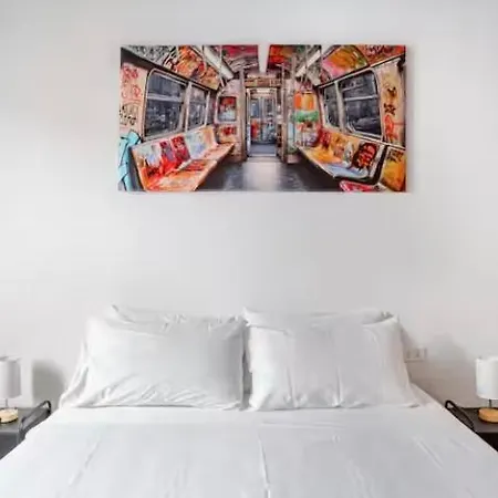 דירה Stylish Flat Near Duomo - Metro 50 M - 4 Guests מילאנו