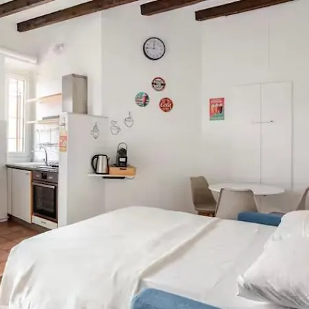 Stylish Flat Near Duomo - Metro 50 M - 4 Guests מילאנו