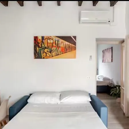 Stylish Flat Near Duomo - Metro 50 M - 4 Guests