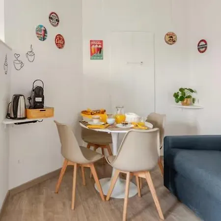 דירה Stylish Flat Near Duomo - Metro 50 M - 4 Guests מילאנו