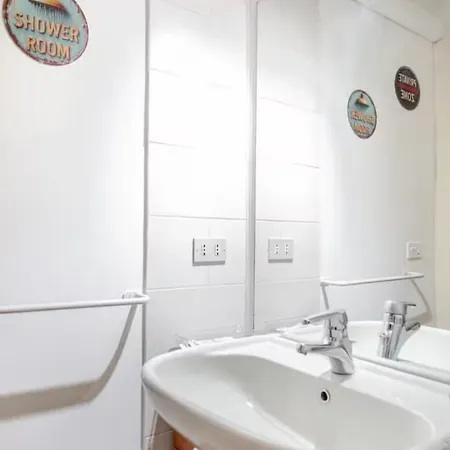 Stylish Flat Near Duomo - Metro 50 M - 4 Guests *