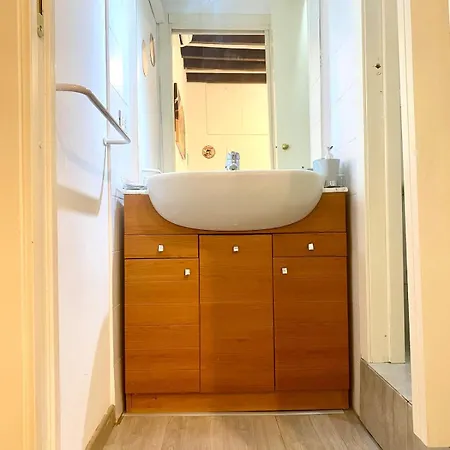 Stylish Flat Near Duomo - Metro 50 M - 4 Guests Daire