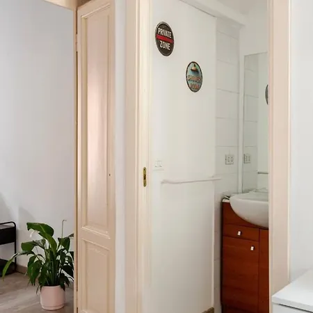 Stylish Flat Near Duomo - Metro 50 M - 4 Guests * מילאנו